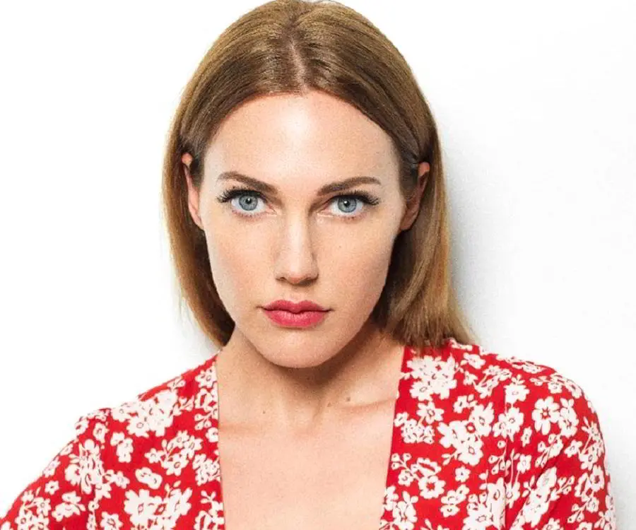 Download Meryem Uzerli Image Famous Turkish Actress Direct Link