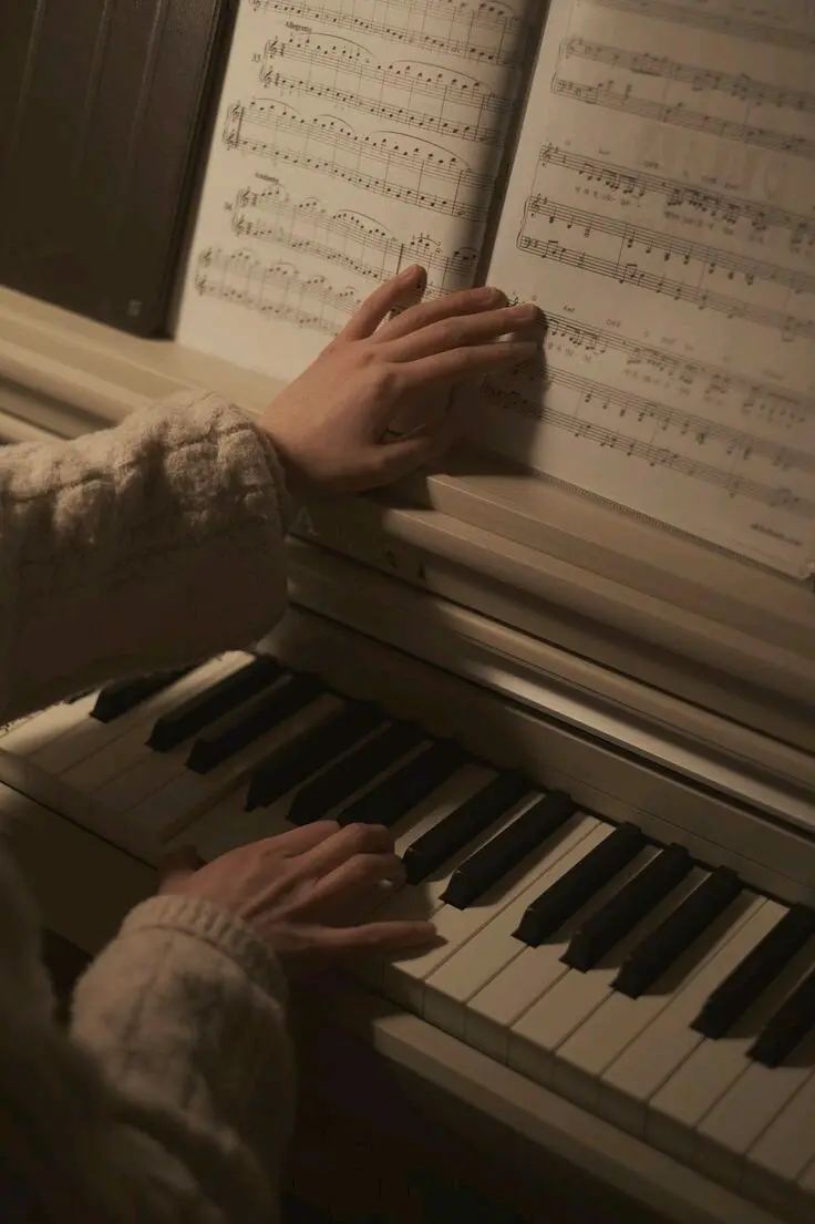 Download High-Quality Profile Image of Hands Playing Music