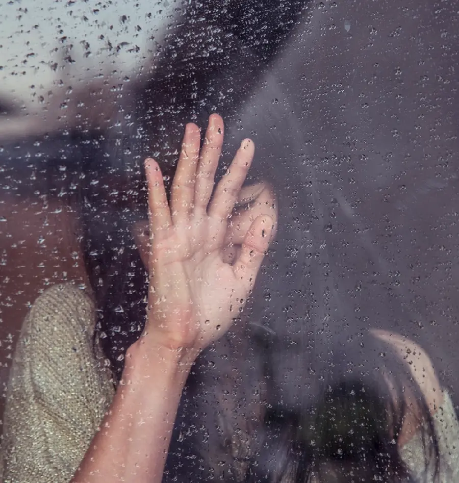 Sad and Lonely Girl Wallpaper for Desktop - Perfect for Emotional Backgrounds