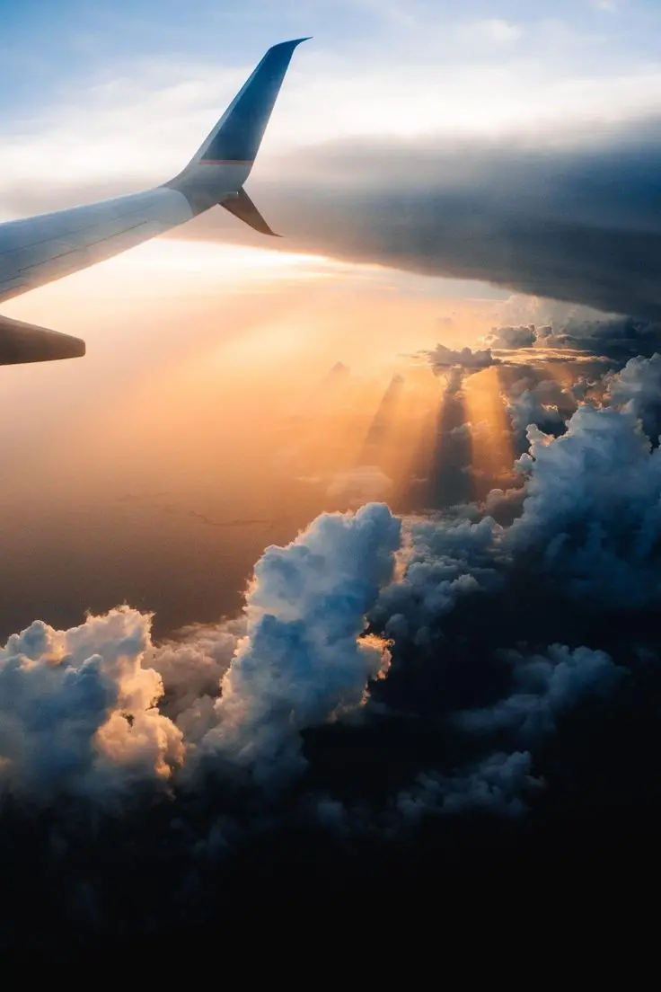 Download High-Quality Airplane Tail Flying Image