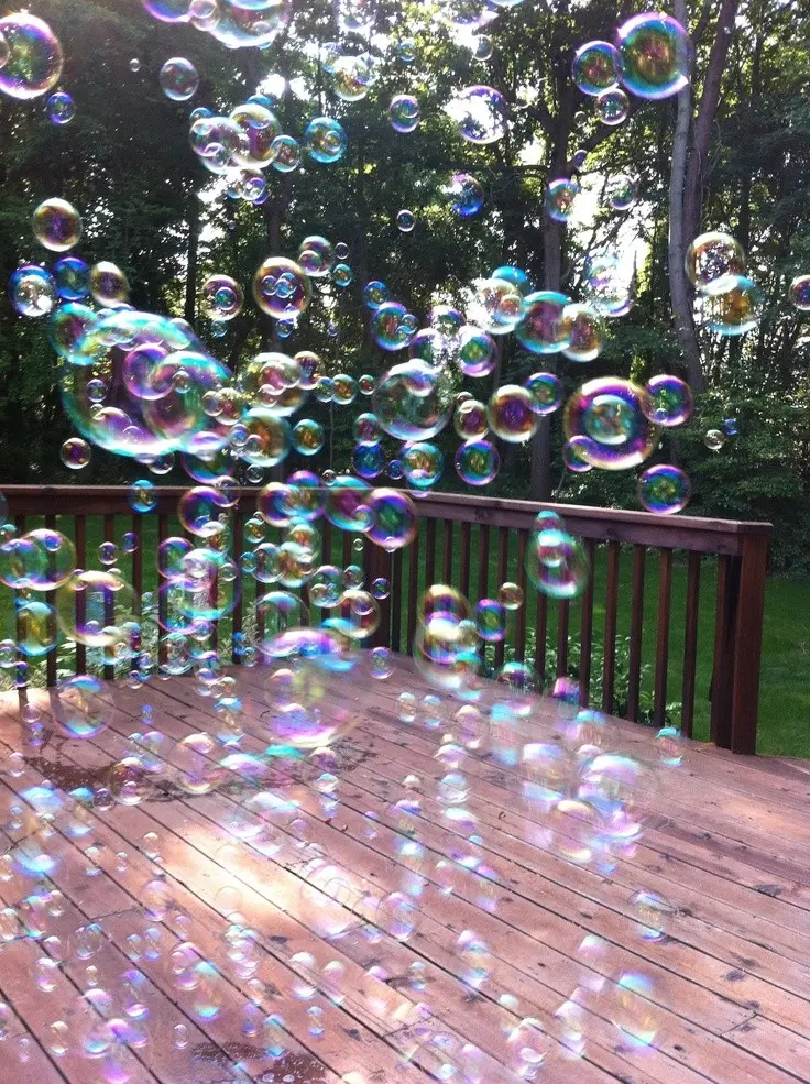 Download Wallpaper of Many Bubbles in a Garden