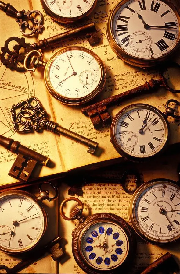 Download Keys That Turn Clock Time Wallpapers