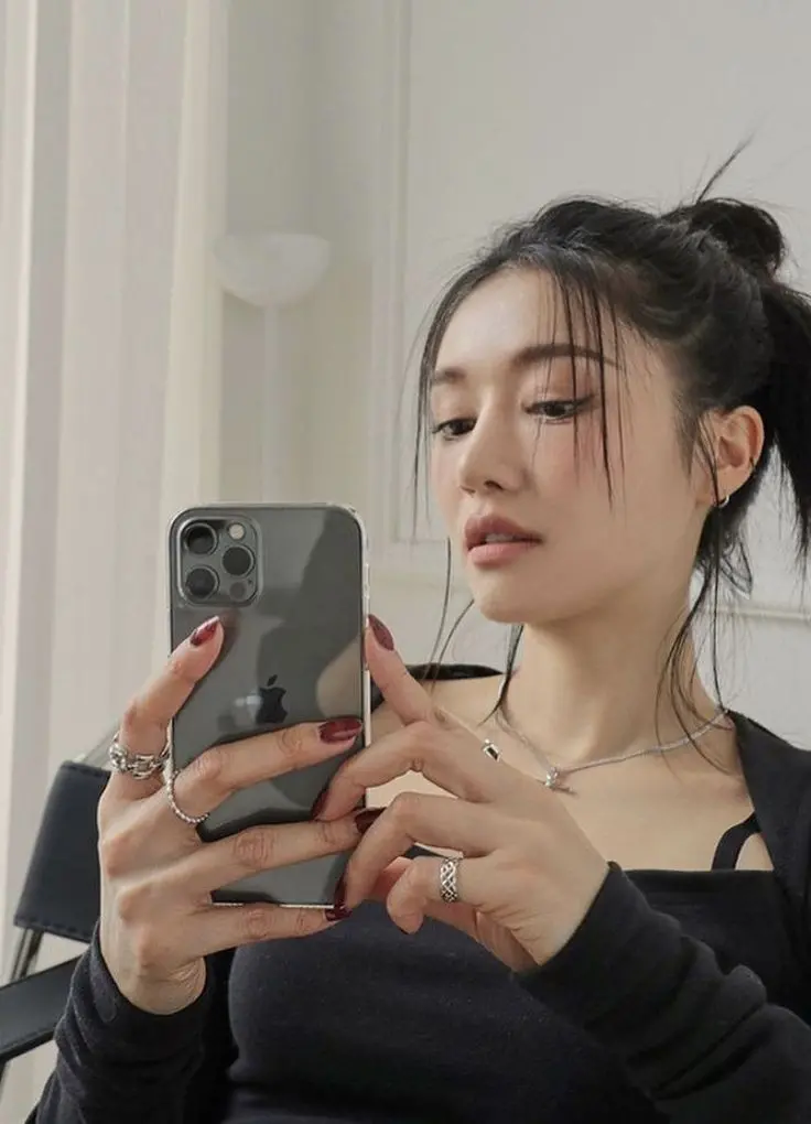 Download Mirror Selfie iPhone 13 Pro Max