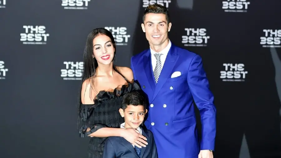 Download Cristiano Ronaldo Photo - With Family High Quality