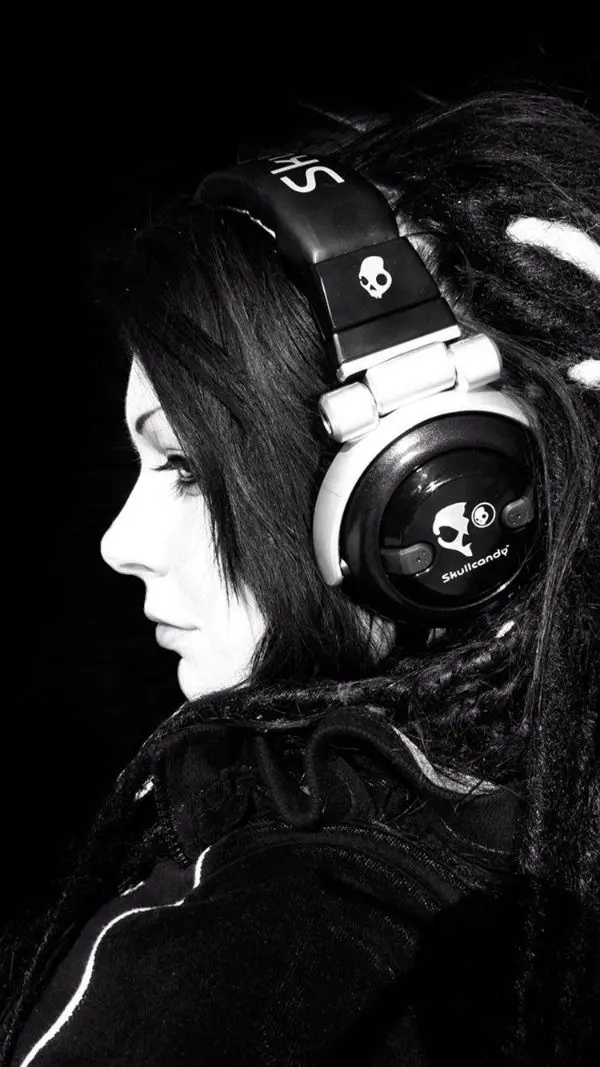 Black and White Girl Profile Picture - HD Quality