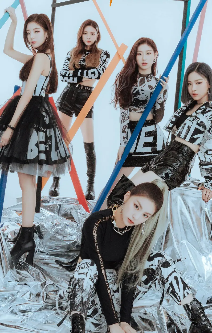 Photos of the K-pop Girl Group ITZY
