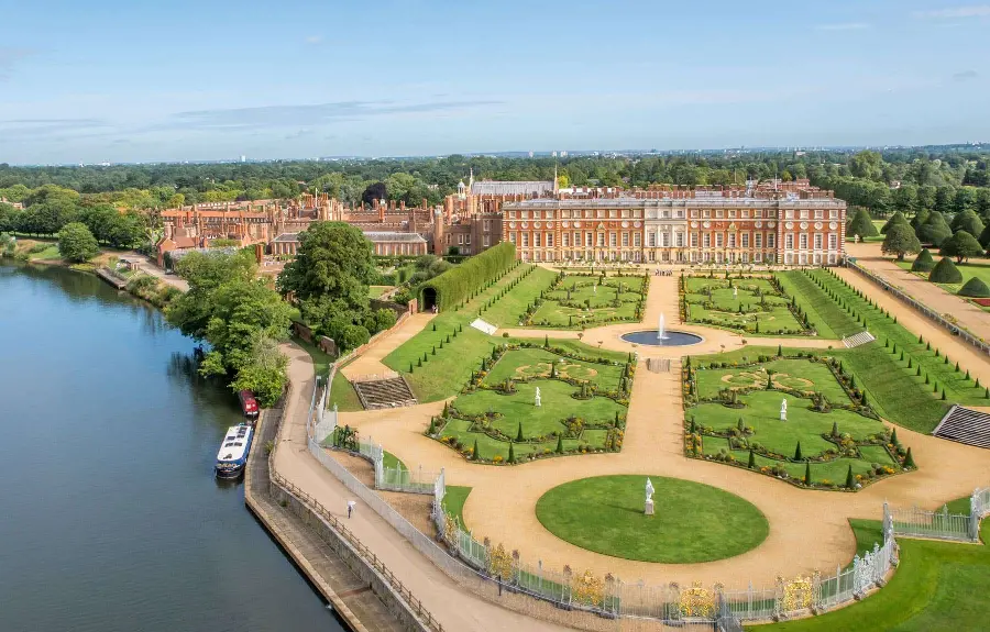 Photos of Hampton Court Palace - A Historic Landmark