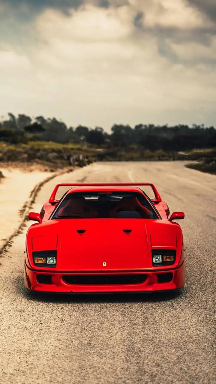 Ferrari F40 HD Wallpaper with Turbocharged Engine