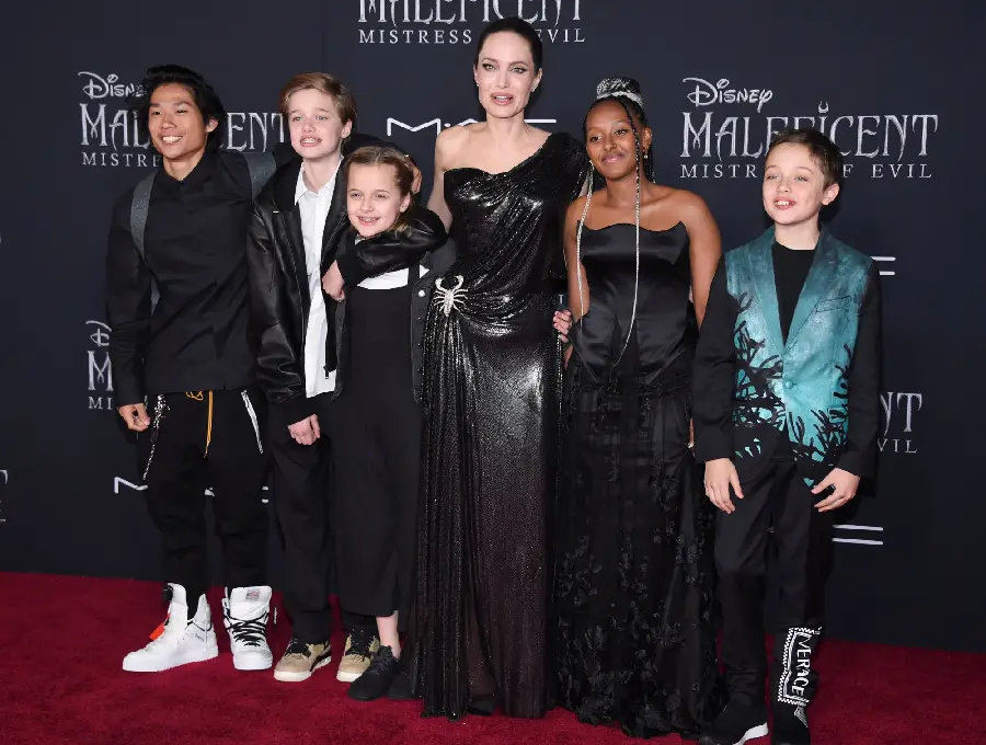 Angelina Jolie with Husband and Kids Photo for Fans