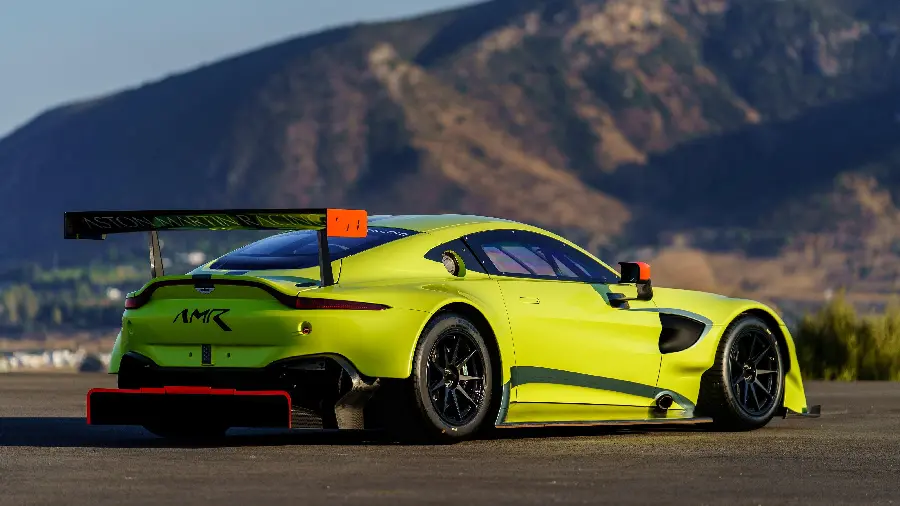 Aston Martin Vantage 2018 Car Photo