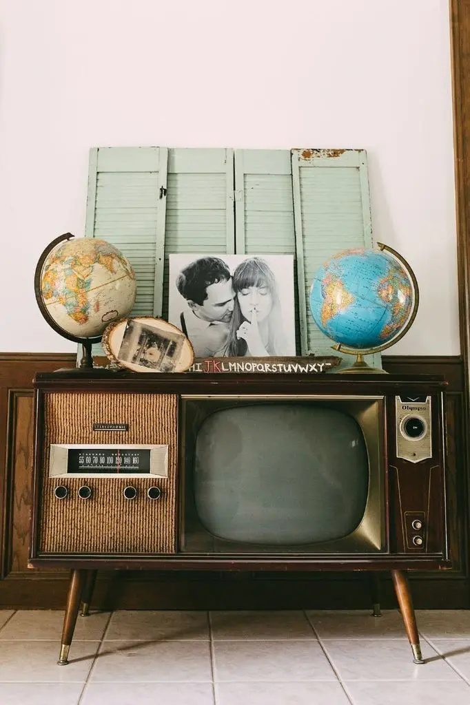 Download Old Lamp TV Background