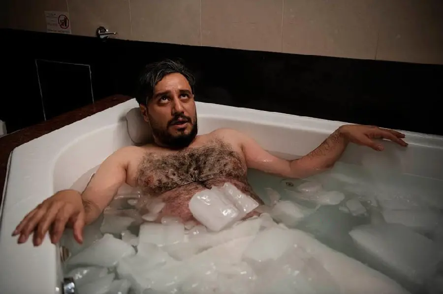Javad Ezati in Zakhme Kari Series