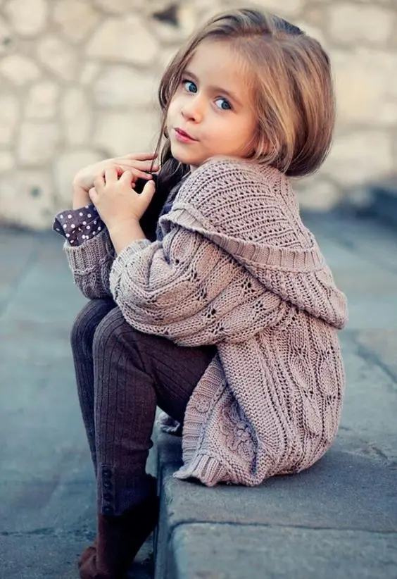 Very Beautiful Little Girl Photo