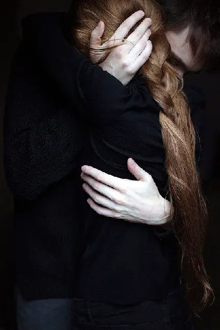 Download Romantic and Loving Hug Image