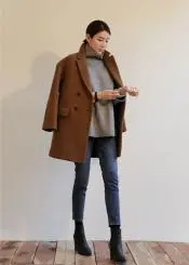 Using Accessories in Minimalist Style