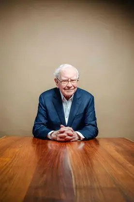 Download Warren Buffett CEO of Berkshire Hathaway Image