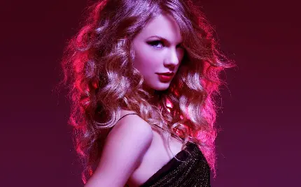 Taylor Swift Stylish and Beautiful Hairstyle