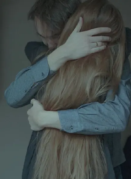Download Romantic and Beautiful Hug Image