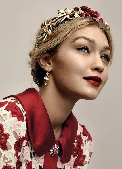 Download Gigi Hadid Wallpapers in Various Outfits