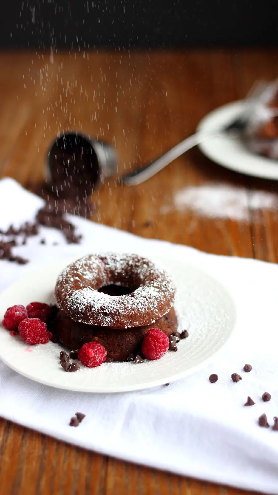 Wallpaper image of chocolate and fruit desserts in 4K quality