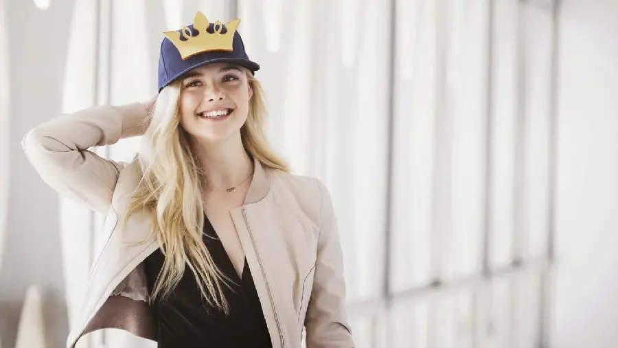 Famous American Actress Elle Fanning Photo