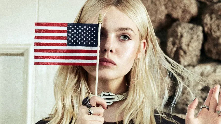 American Actress Elle Fanning Photo