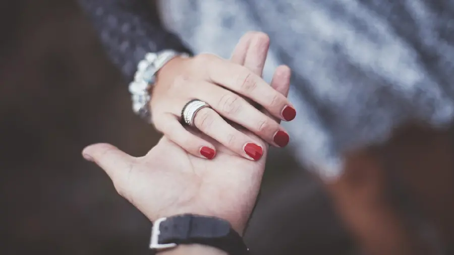Hand in hand to start a beautiful and common life Newlyweds wallpaper