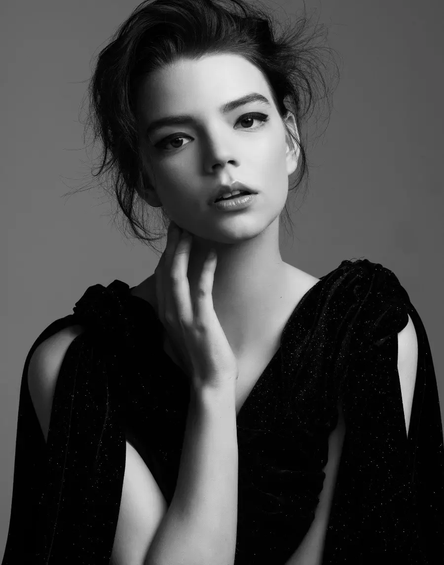 Cool Black and White Anya Taylor Joy Profile Picture
