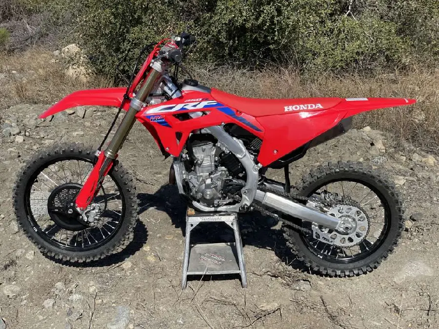 Download Honda CRF 250 motocross photo in nature