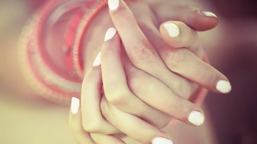 Windows Mobile Background of a Special Romance in the Knot of Hands