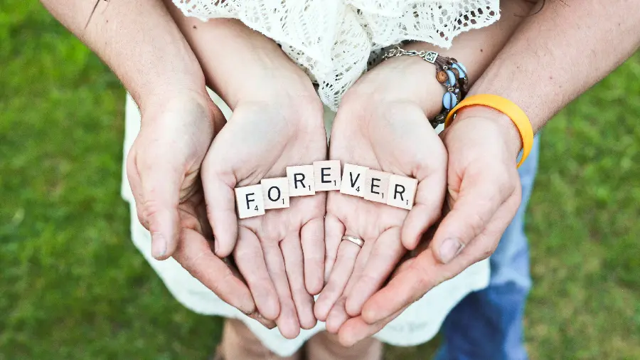 Download mobile background image of hands of love together 