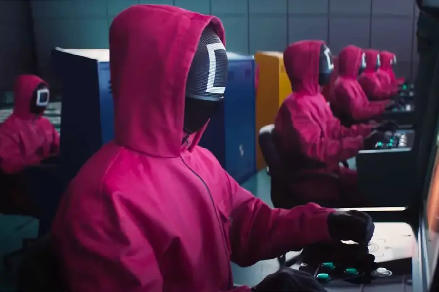 Photo of the pink guards in the mixed game with high quality Squid Game 2