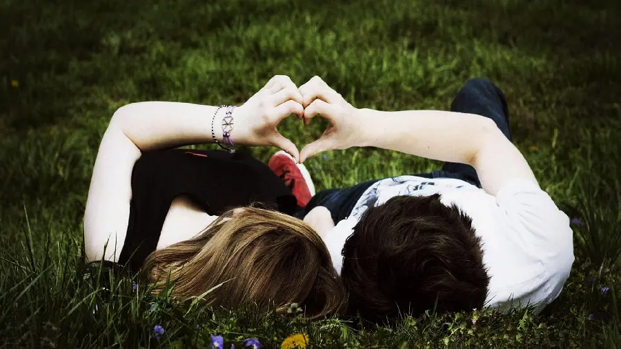 Download beautiful background and background of a couple together making a heart with loving hands