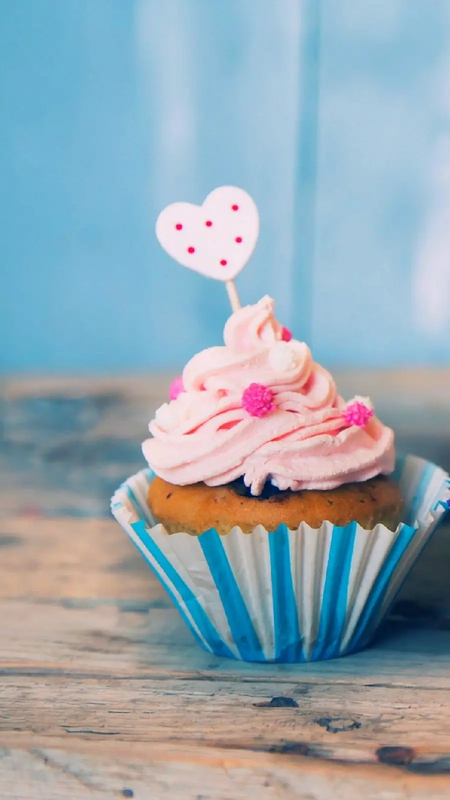 Download free wallpaper of delicious sweets for iPhone