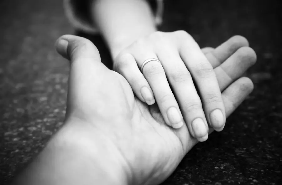 Download Profile Picture and Background of Hands Together of Beautiful Couples