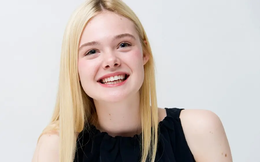 Download Elle Fanning profile picture
