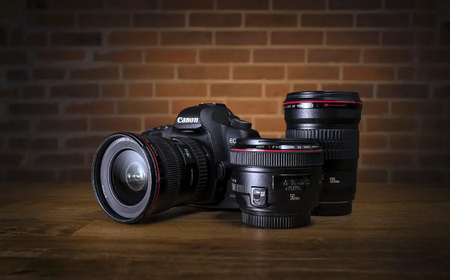  Professional Camera and Zoom Lenses