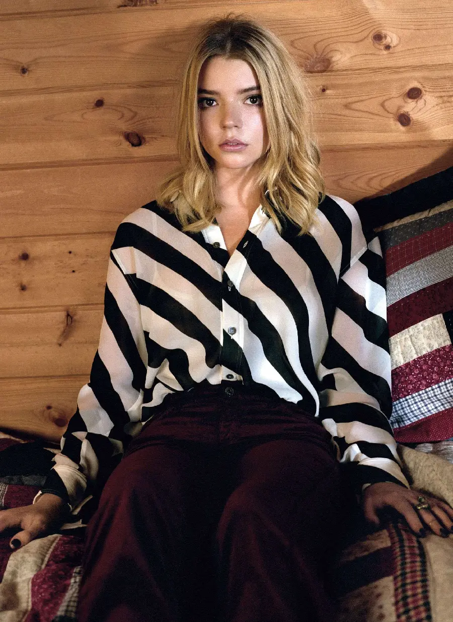 Download Beautiful Anya Taylor Joy Background