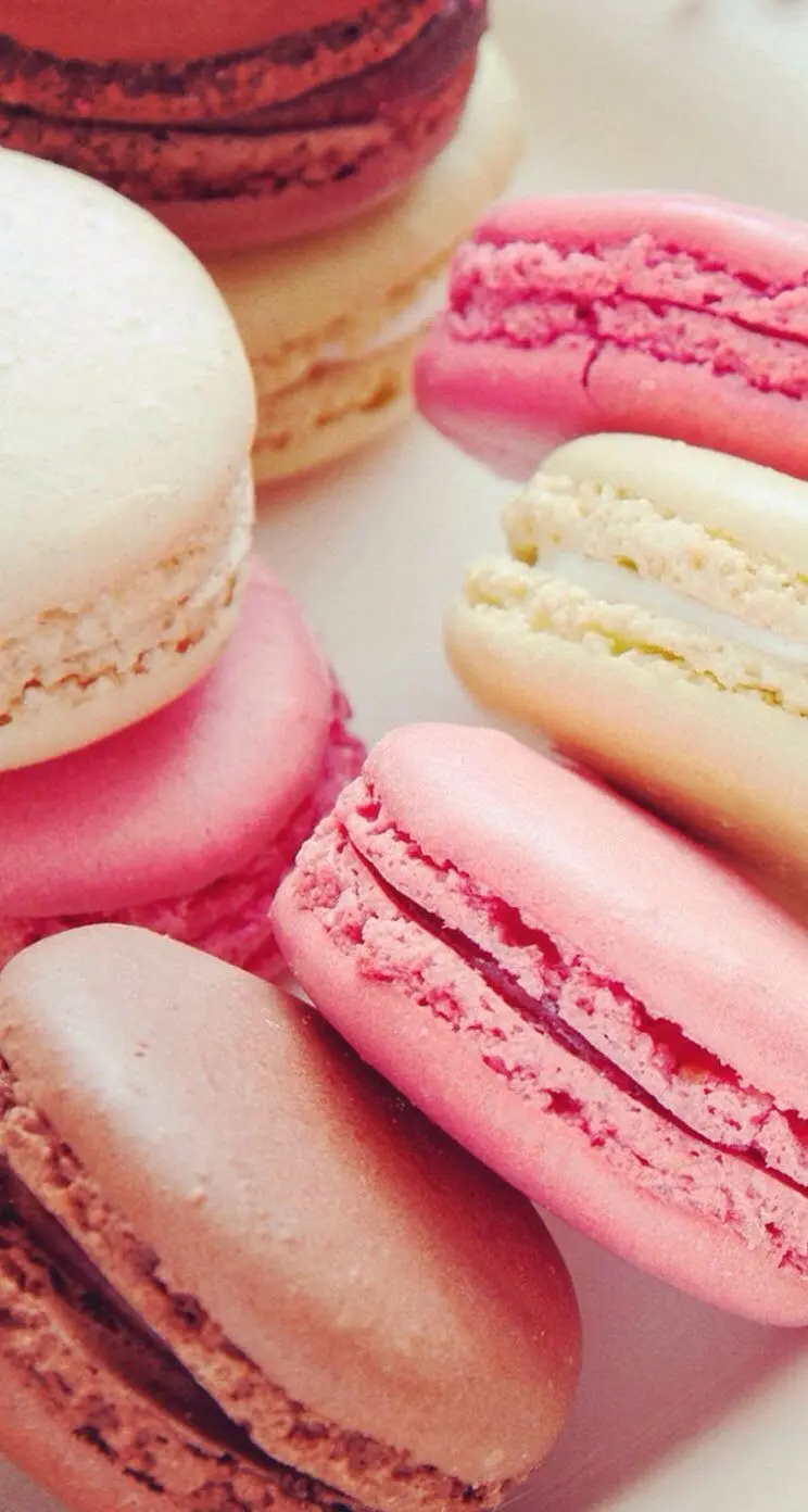 HD quality wallpaper of delicious macarons for mobile