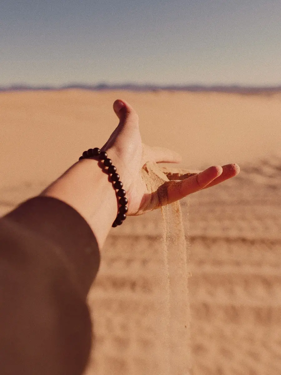 Beautiful quality image for wallpaper of the desert and empty hands showing