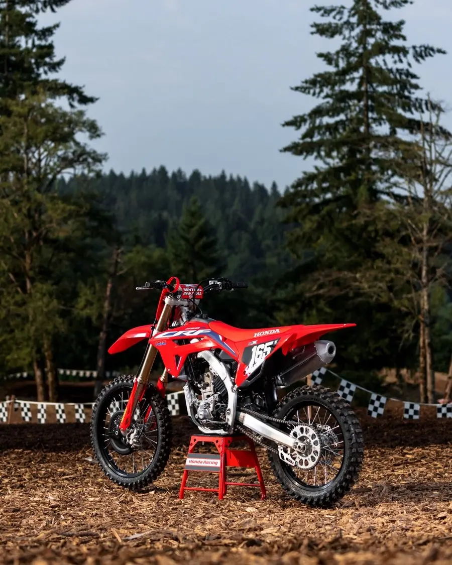 Red Honda CRF 250 wallpaper in cross competition