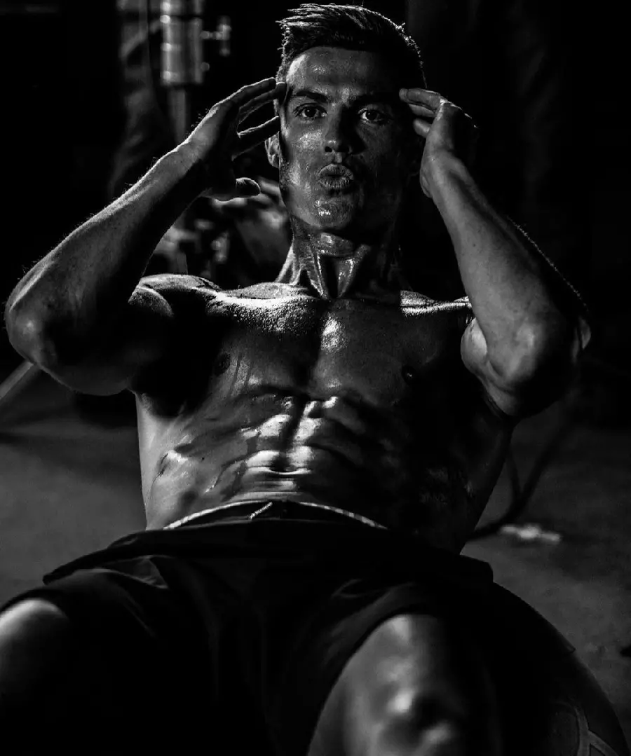 HD Pictures of Cristiano Ronaldo and Six Pack