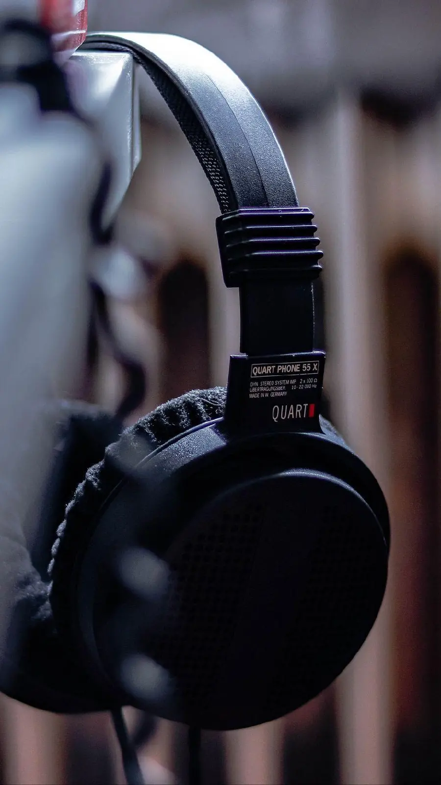 Artistic Headphones Wallpaper in 8K Quality