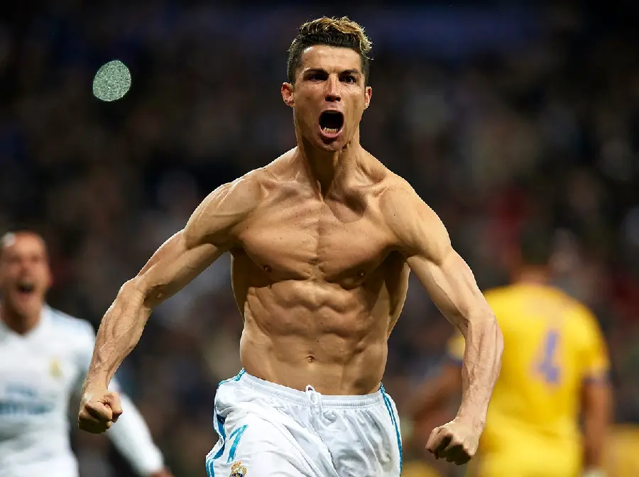 Stunning Pictures of Cristiano Ronaldo's Six Packs