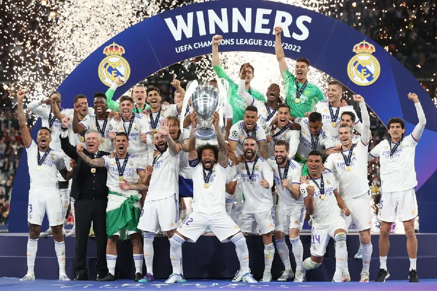 Download stunning Real Madrid 2025 photos for phone wallpaper