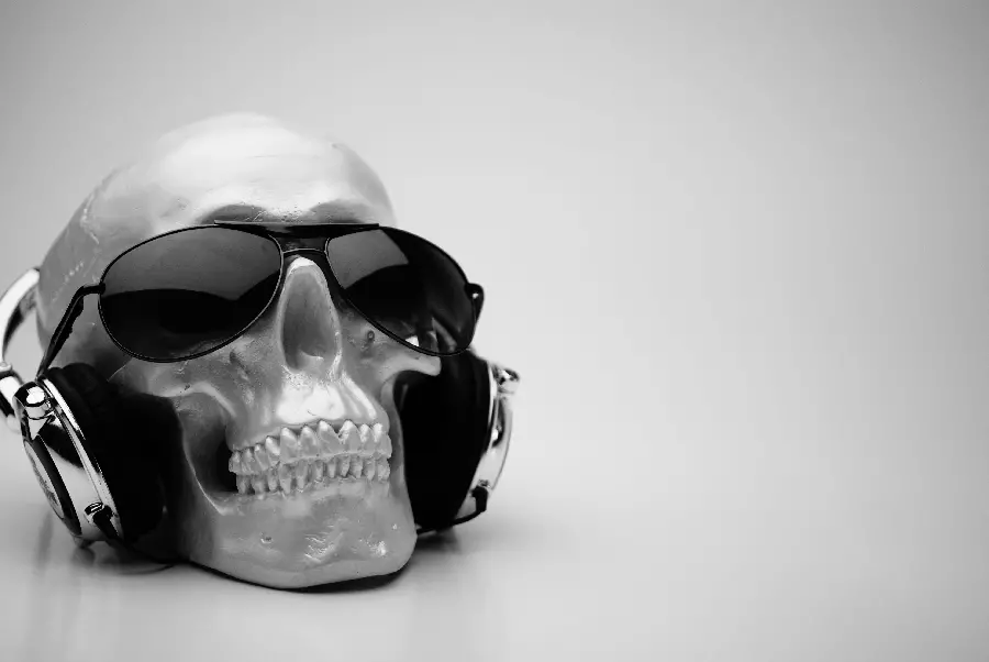 Free Download Headphones and Skull Wallpaper