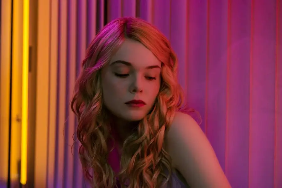 Download free wallpaper of Elle Fanning high quality