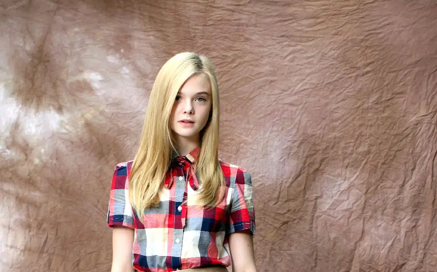 Wallpaper for desktop computer and laptop Elle Fanning