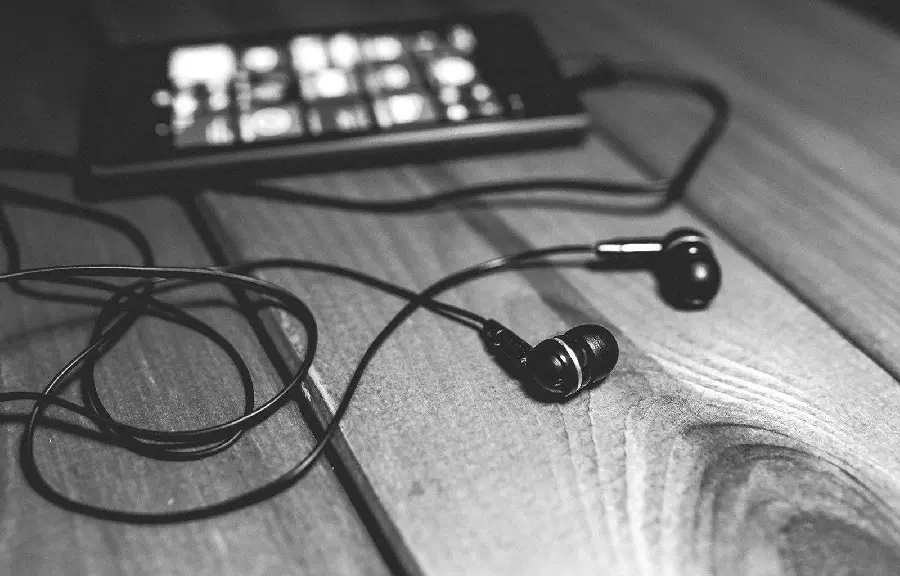 Download Headphone Wallpaper with Abstract Design