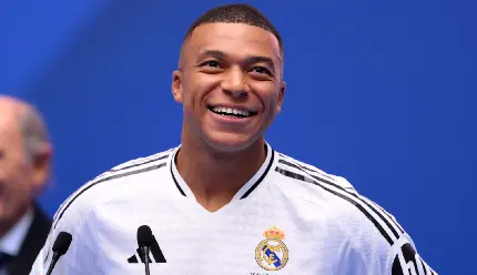 First photo of Kylian Mbappe in Real Madrid